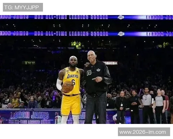 詹姆斯41岁前四场比赛狂砍104分刷新贾巴尔38年纪录再创历史 詹姆斯41岁前四场比赛狂砍104分刷新贾巴尔38年纪录再创历史