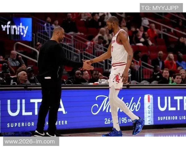 克尼佩尔全场表现惊艳17投10中三分球6中6砍下28分5篮板7助攻3抢断正负值高达18